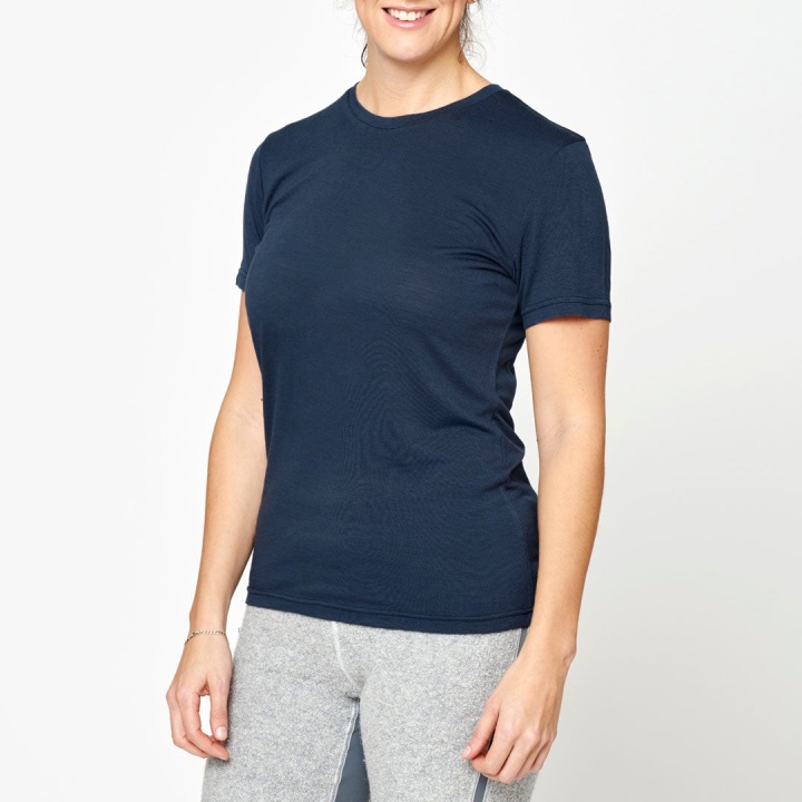 Women's Merino Base T-shirt - Navy in the group Women's / Hoodies & sweaters / T-shirt at Röyk (21551200_r)