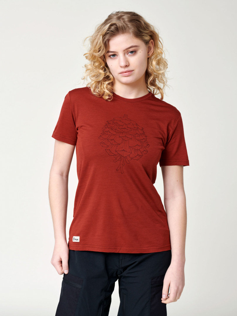 Women's Merino T-shirt - Red Pine Cone in the group Women's / Hoodies & sweaters / T-shirt at Röyk (28551660_r)