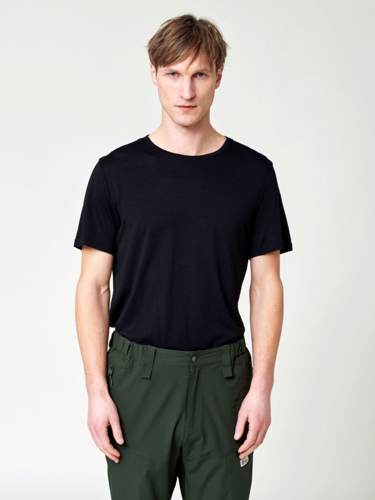 Men's Oskar Merino T-shirt - Black in the group Men's / Hoodies & sweaters - Men's / T-shirt - Men's / Merino t-shirt - Men's at Röyk (11081)