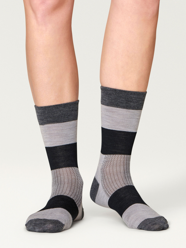 Everyday Merino Socks - Heavy stripes Grey 34-36 i gruppen Accessoarer / Strumpor / Vardagsstrumpor hos Röyk (7001683436)